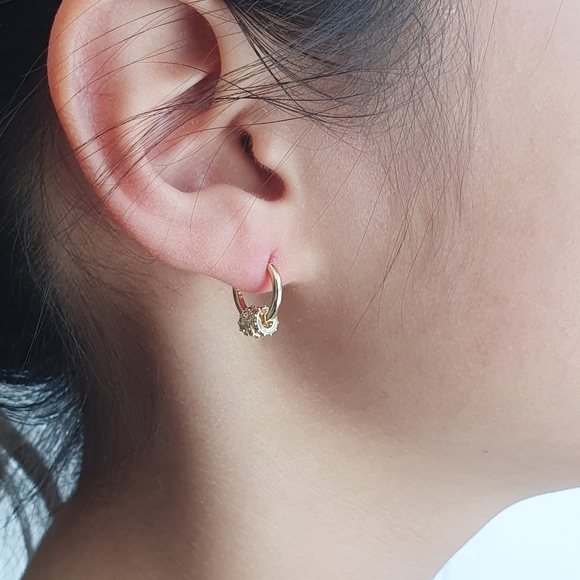 18ct Gold Plated Hoop Link Huggie Hoop Earrings - Picture 3 of 5